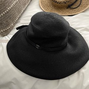 Black sun hat